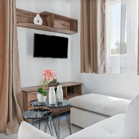 Miralis Apartment *